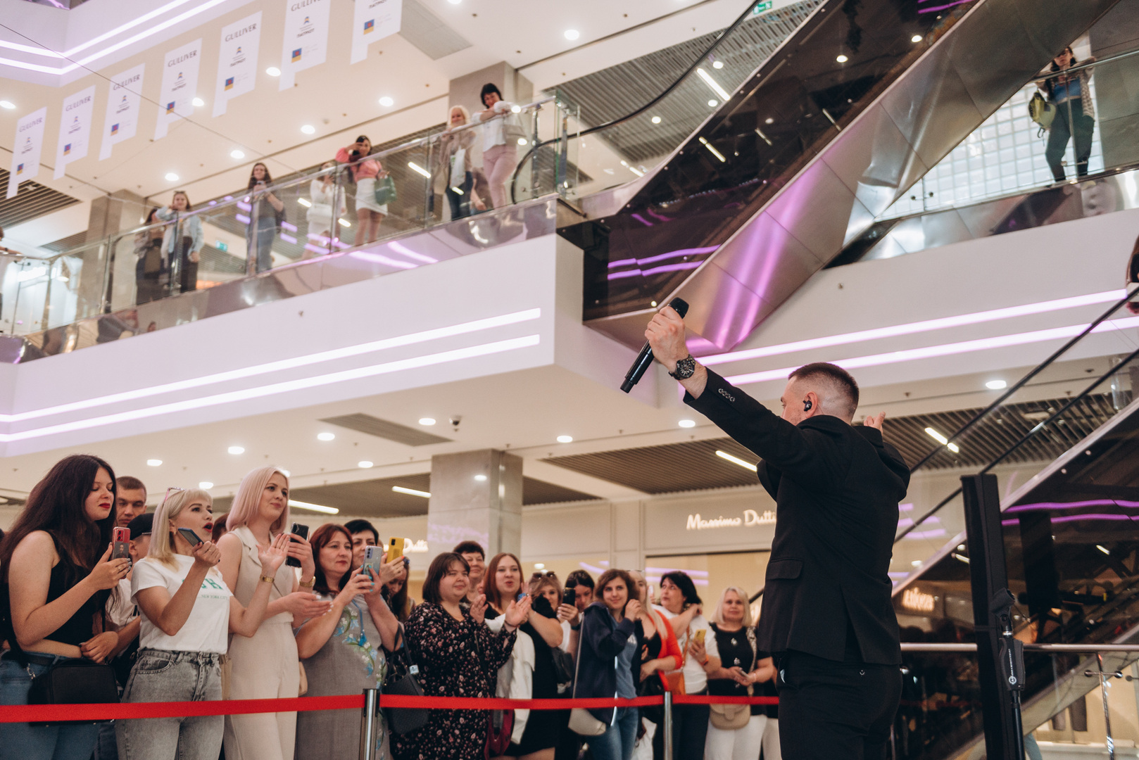 Творча зустріч та автограф-сесію Андрія Кравченка image-47