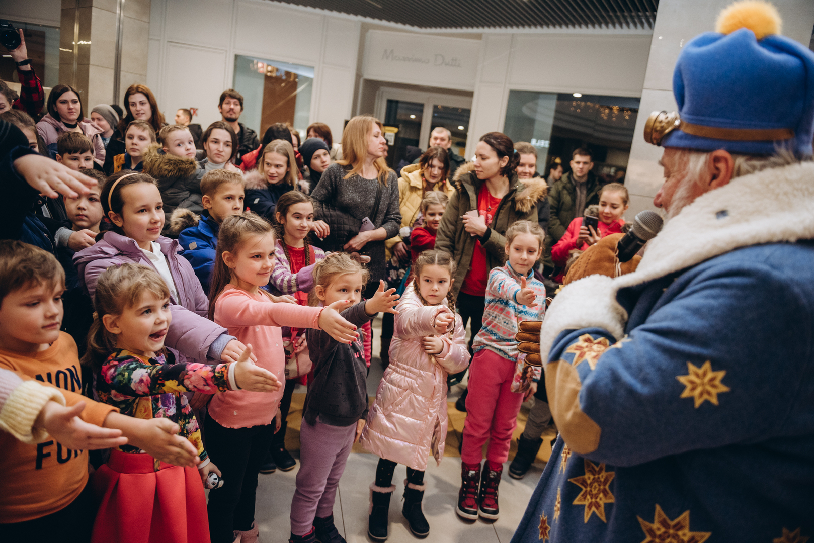 Теплі покази S Миколая в укритті image-0