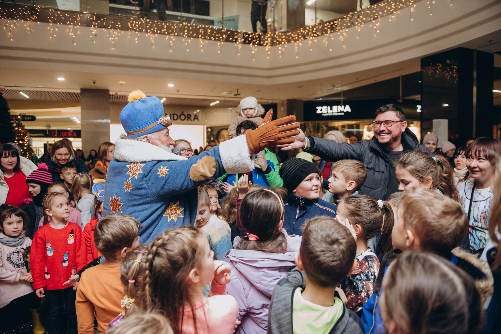 Теплі покази S Миколая в укритті image-1