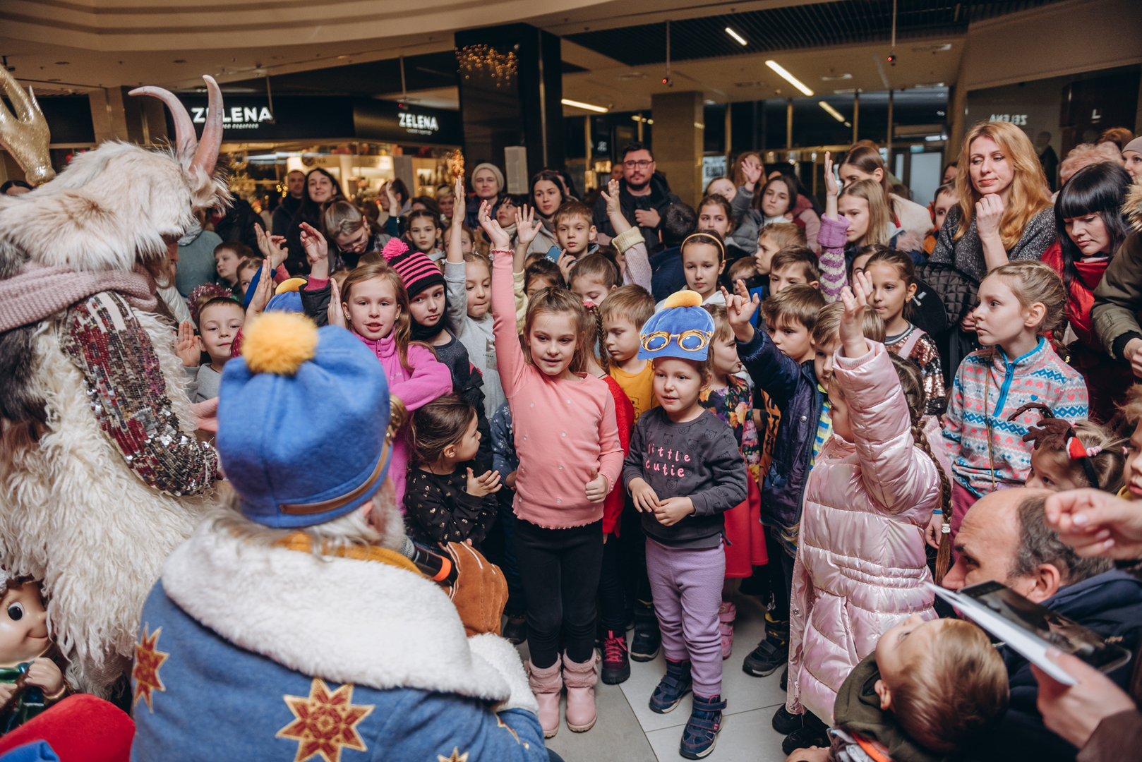 Теплі покази S Миколая в укритті image-13