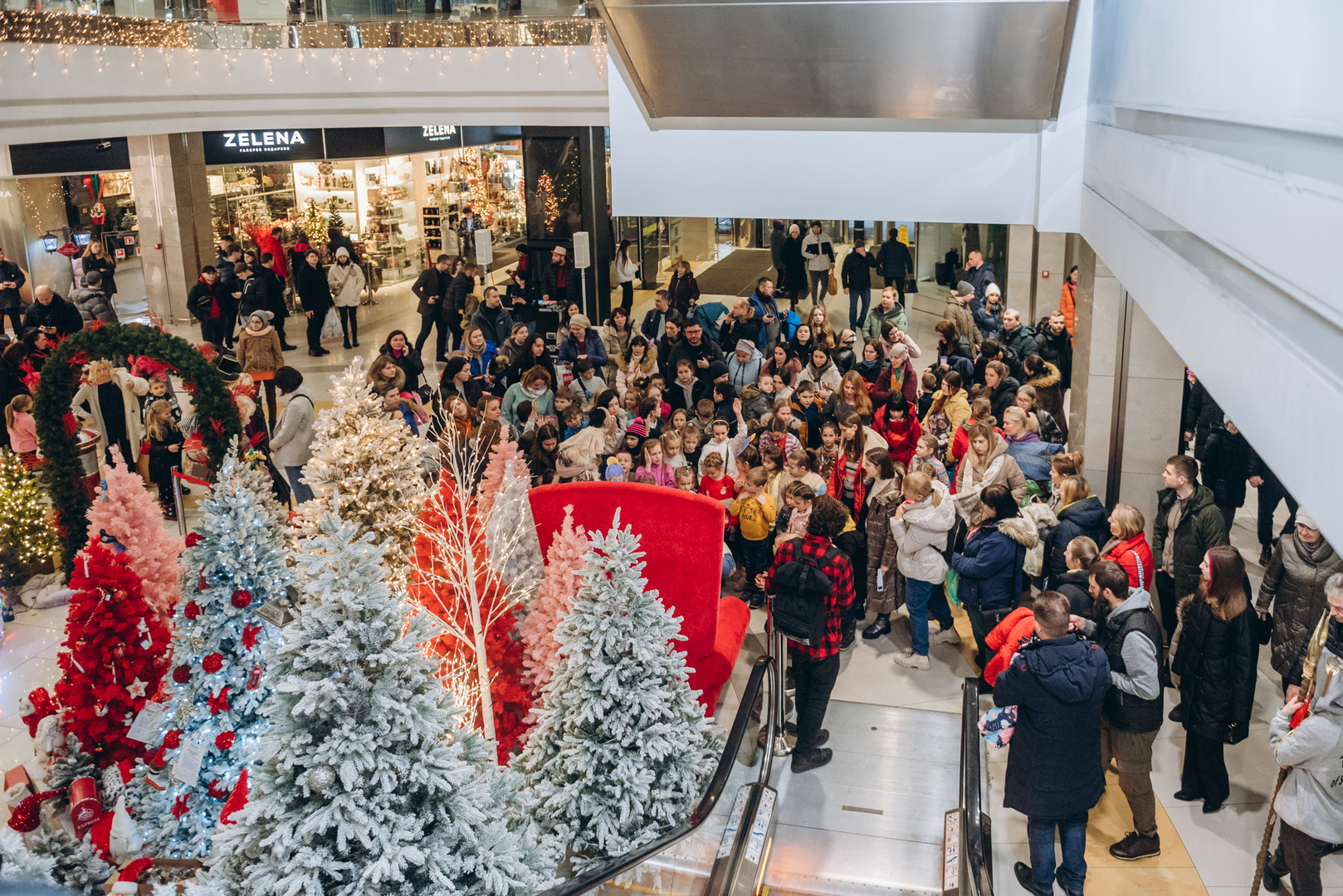 Теплі покази S Миколая в укритті image-14