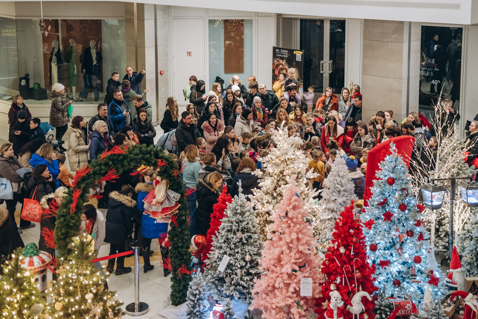 Теплі покази S Миколая в укритті image-15