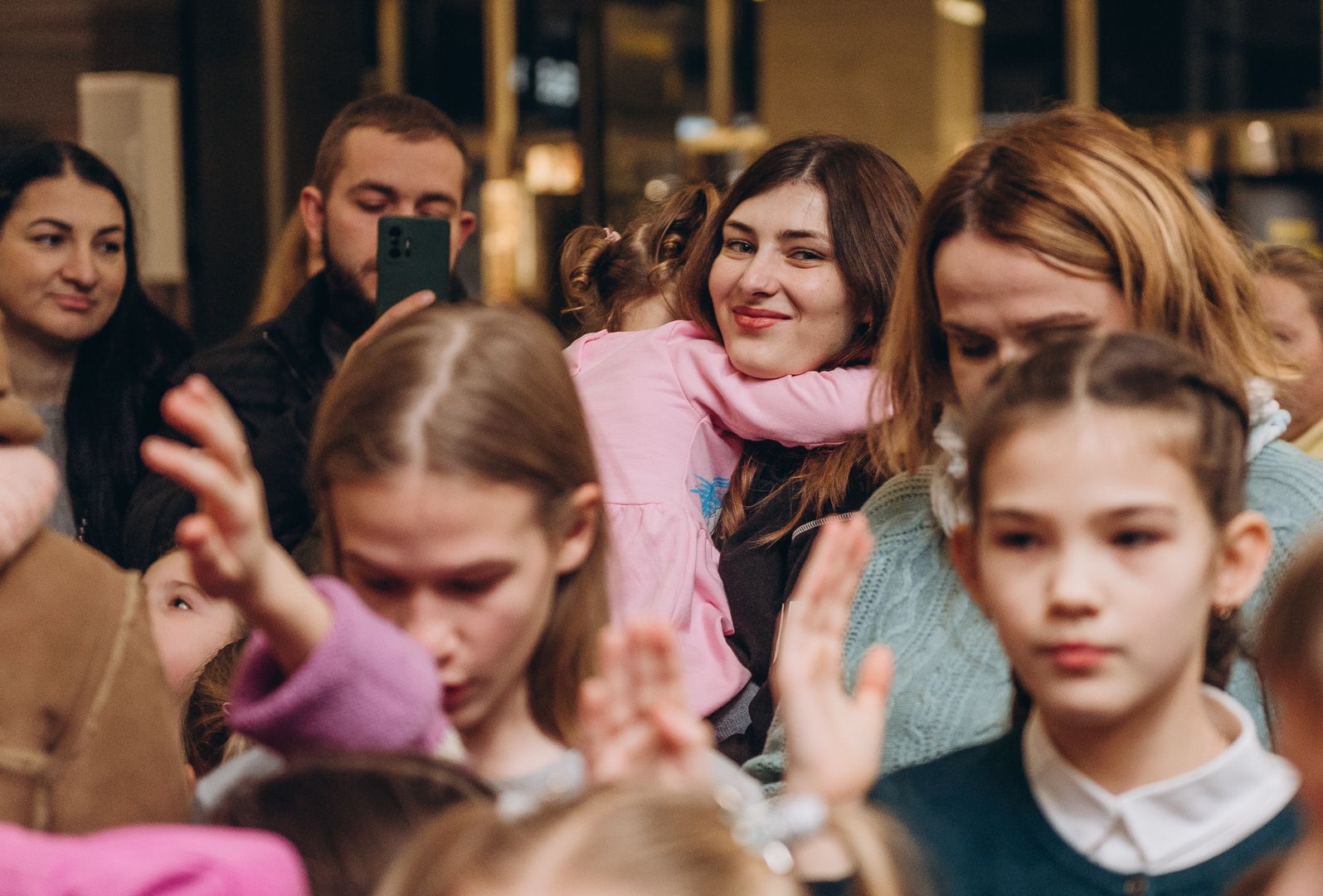 Теплі покази S Миколая в укритті image-26