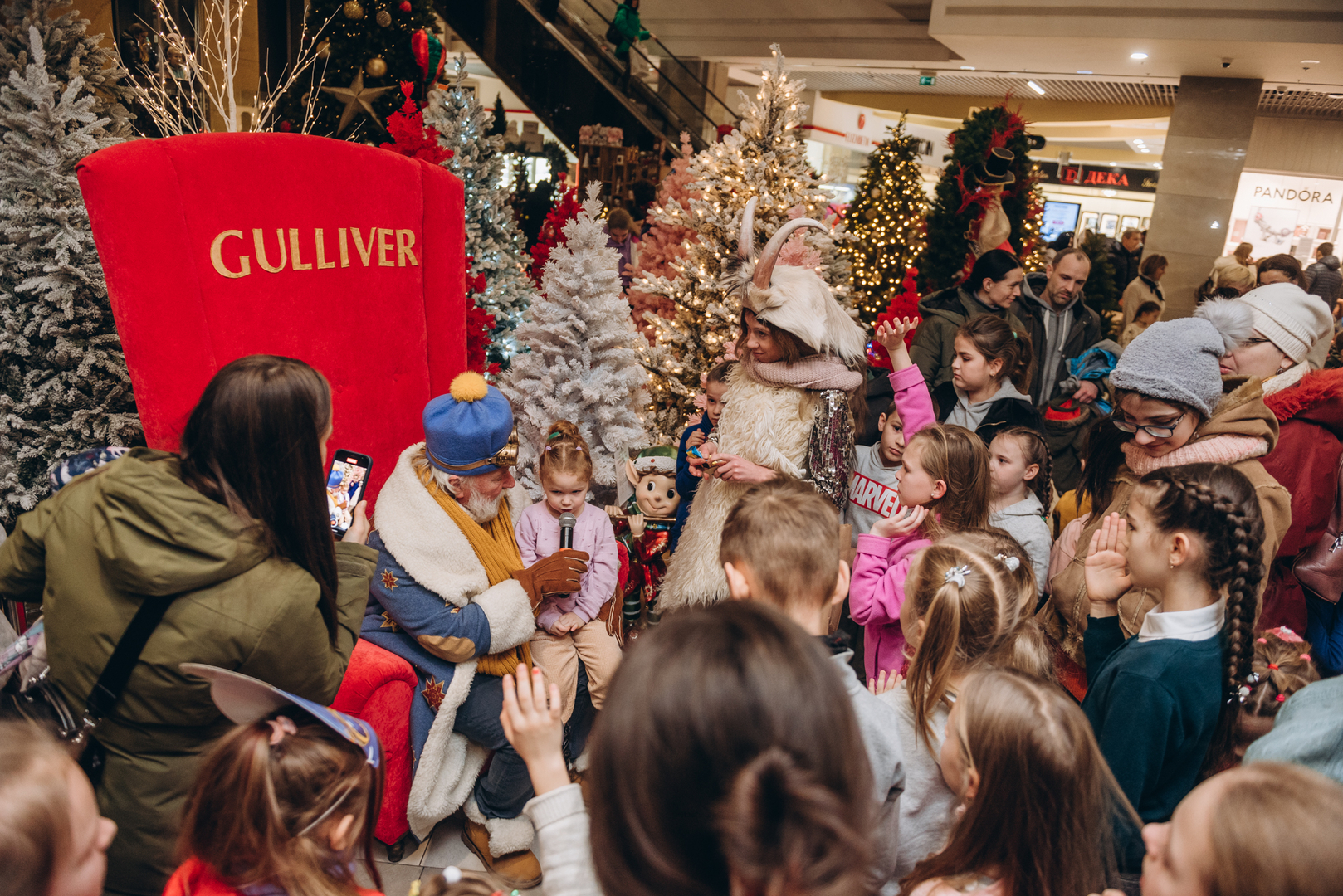 Теплі покази S Миколая в укритті image-28