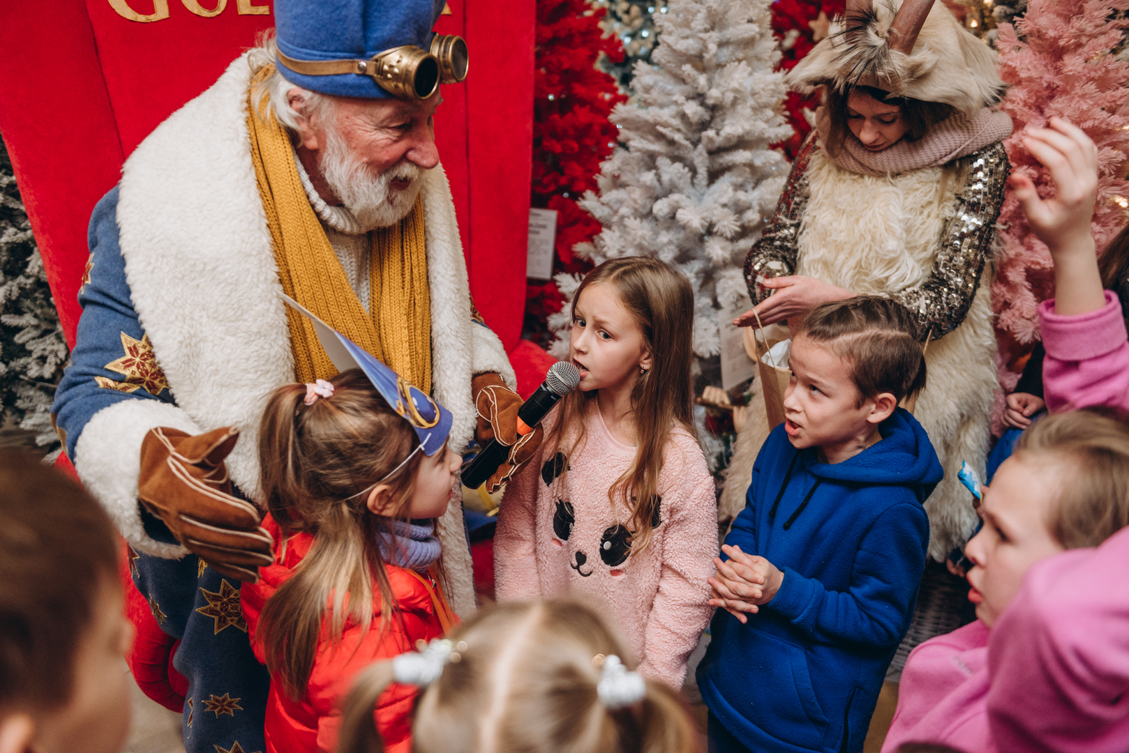 Теплі покази S Миколая в укритті image-31