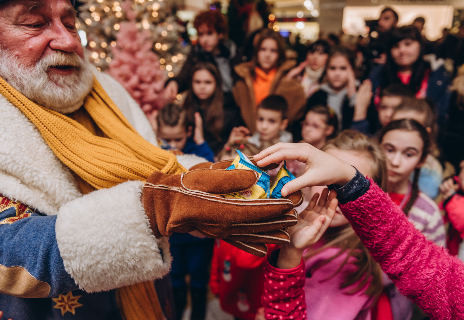 Теплі покази S Миколая в укритті image-32