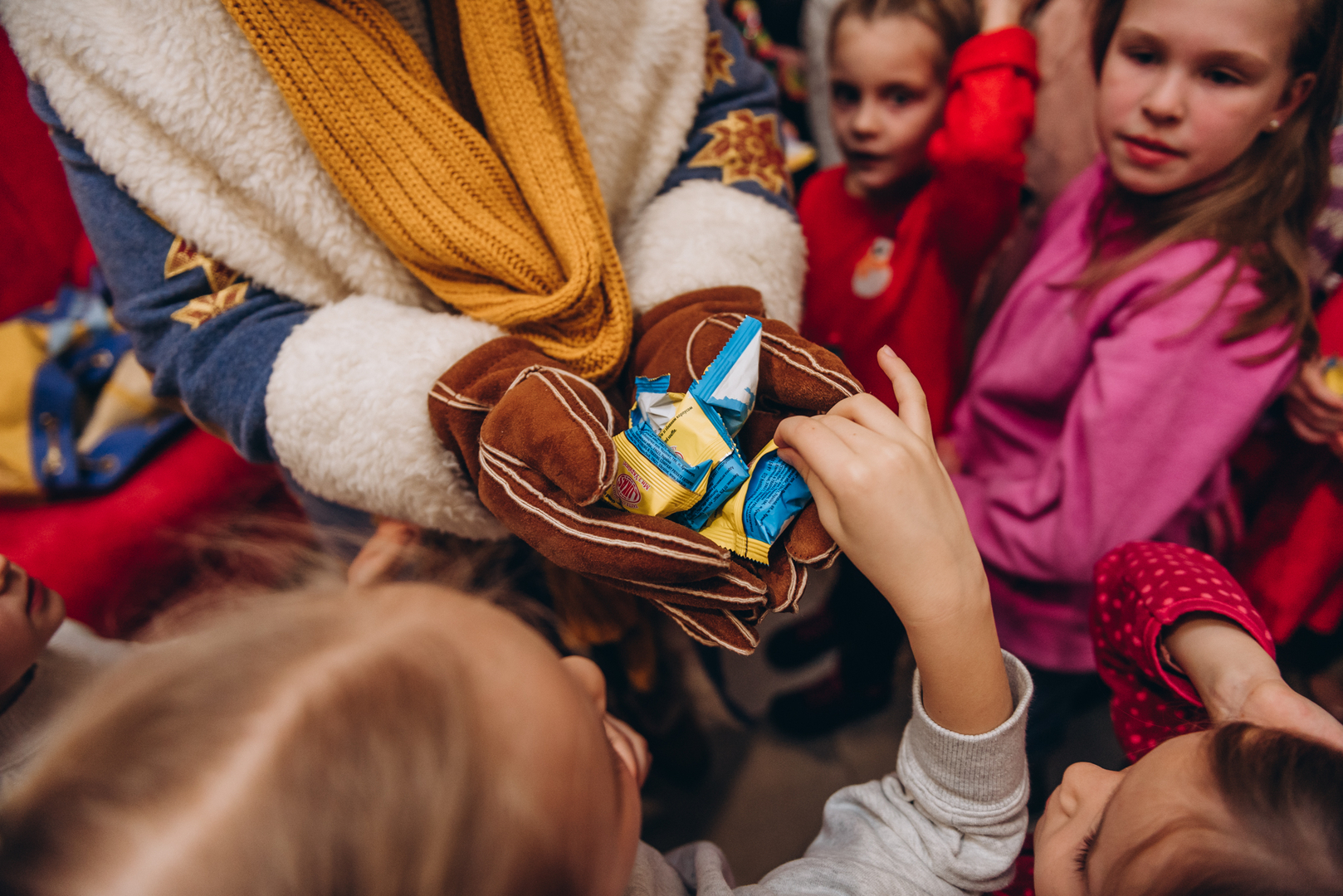 Теплі покази S Миколая в укритті image-33