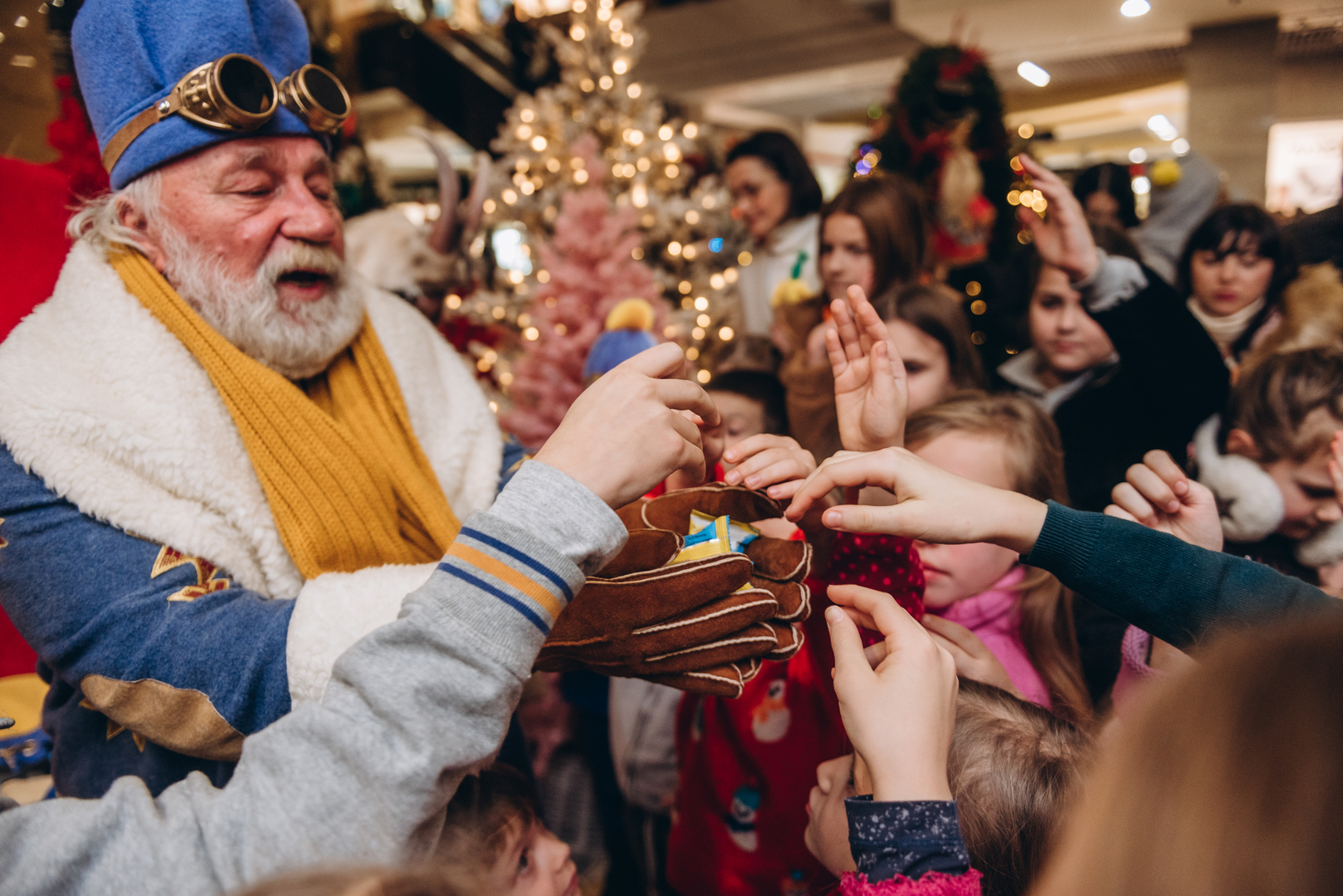 Теплі покази S Миколая в укритті image-39