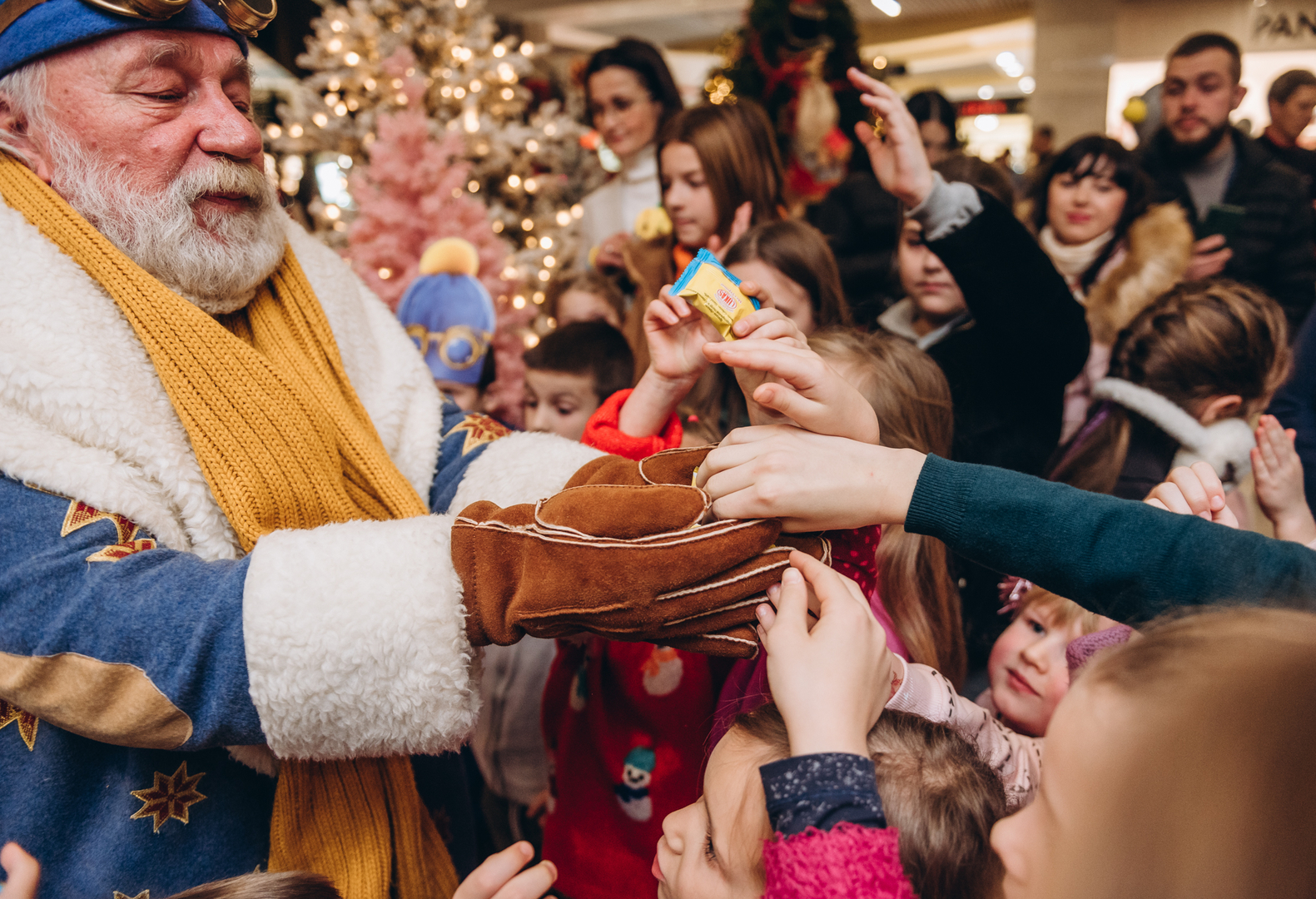 Теплі покази S Миколая в укритті image-40