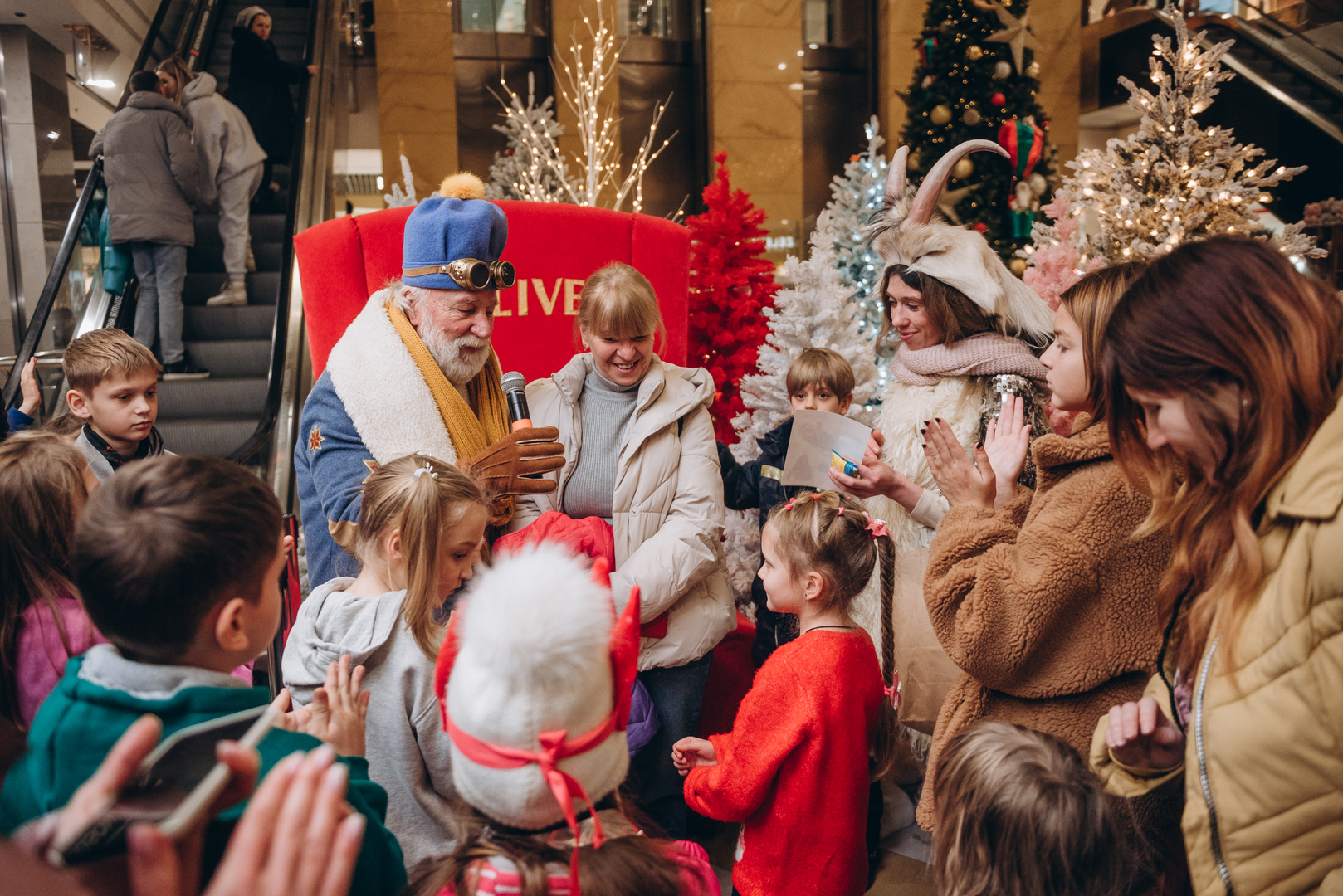 Теплі покази S Миколая в укритті image-57