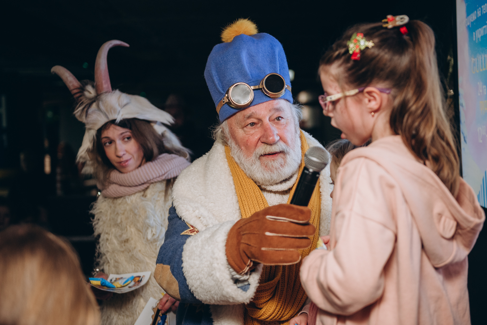 Теплі покази S Миколая в укритті image-68