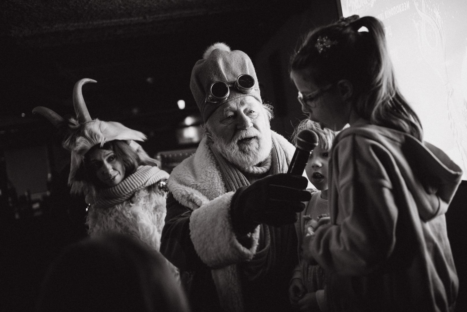 Теплі покази S Миколая в укритті image-69