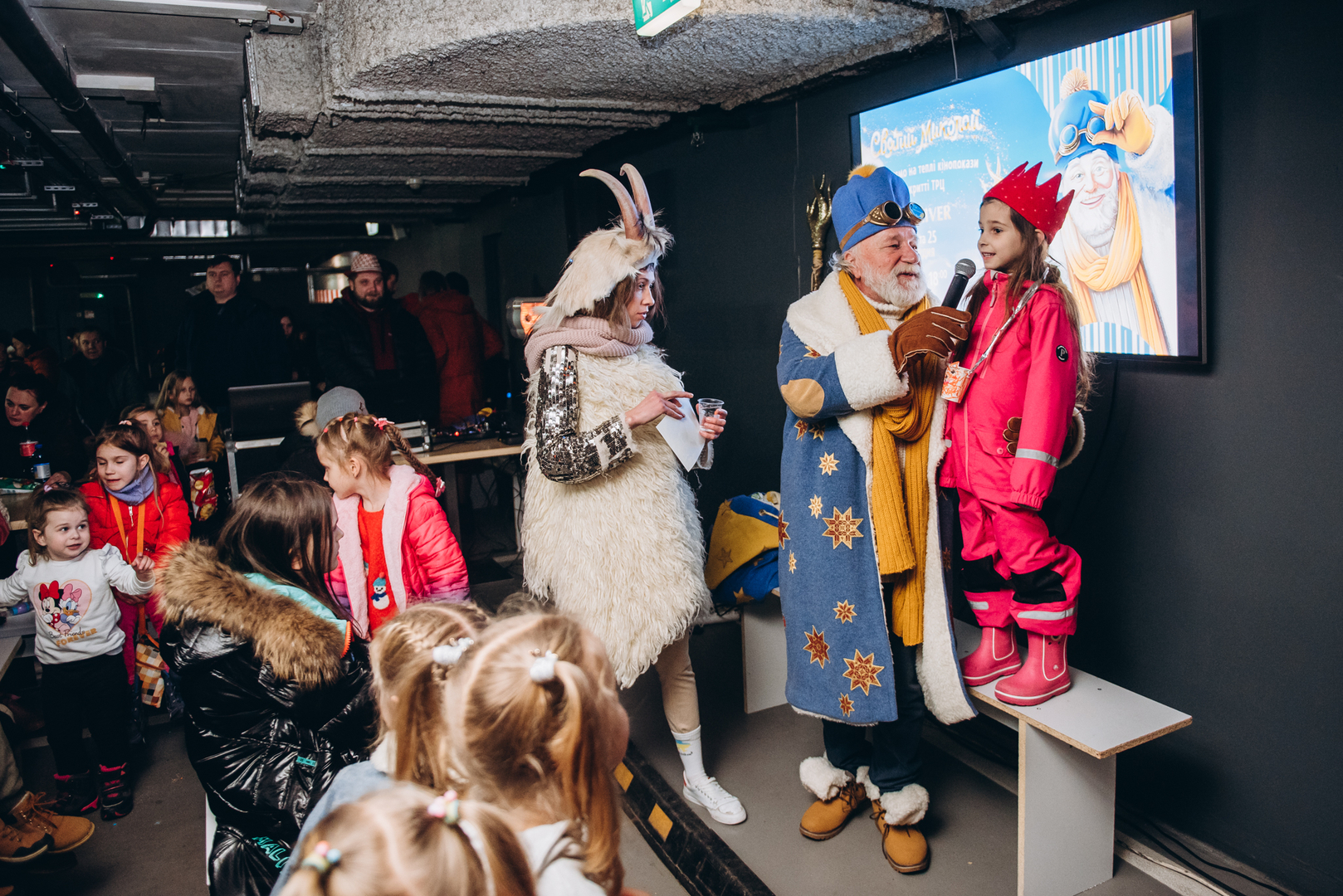 Теплі покази S Миколая в укритті image-77