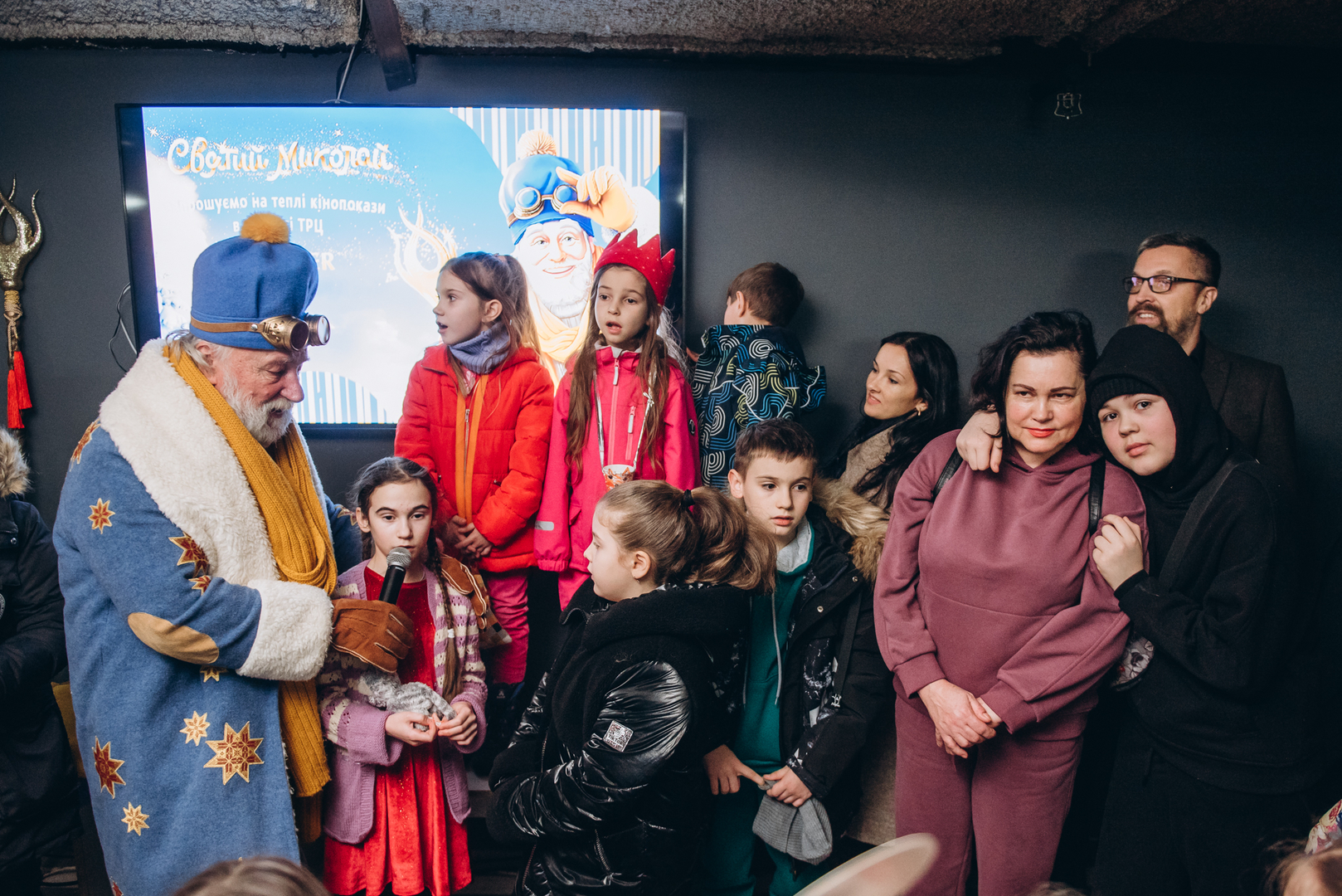 Теплі покази S Миколая в укритті image-84