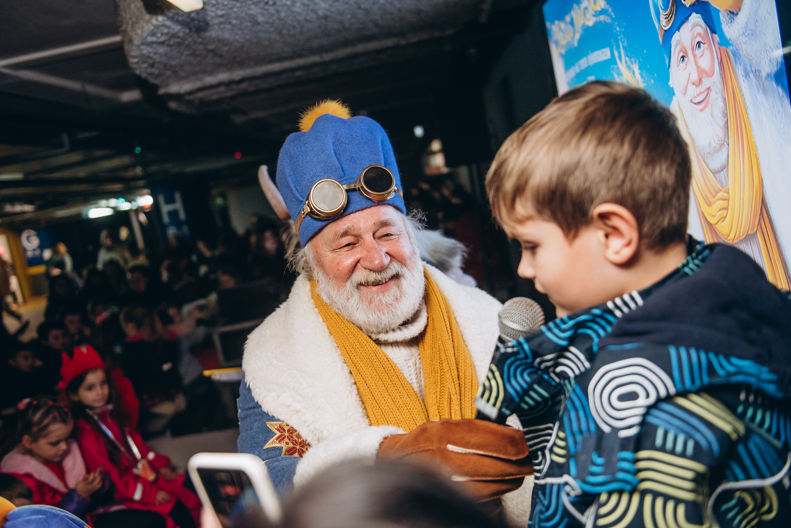 Теплі покази S Миколая в укритті image-85