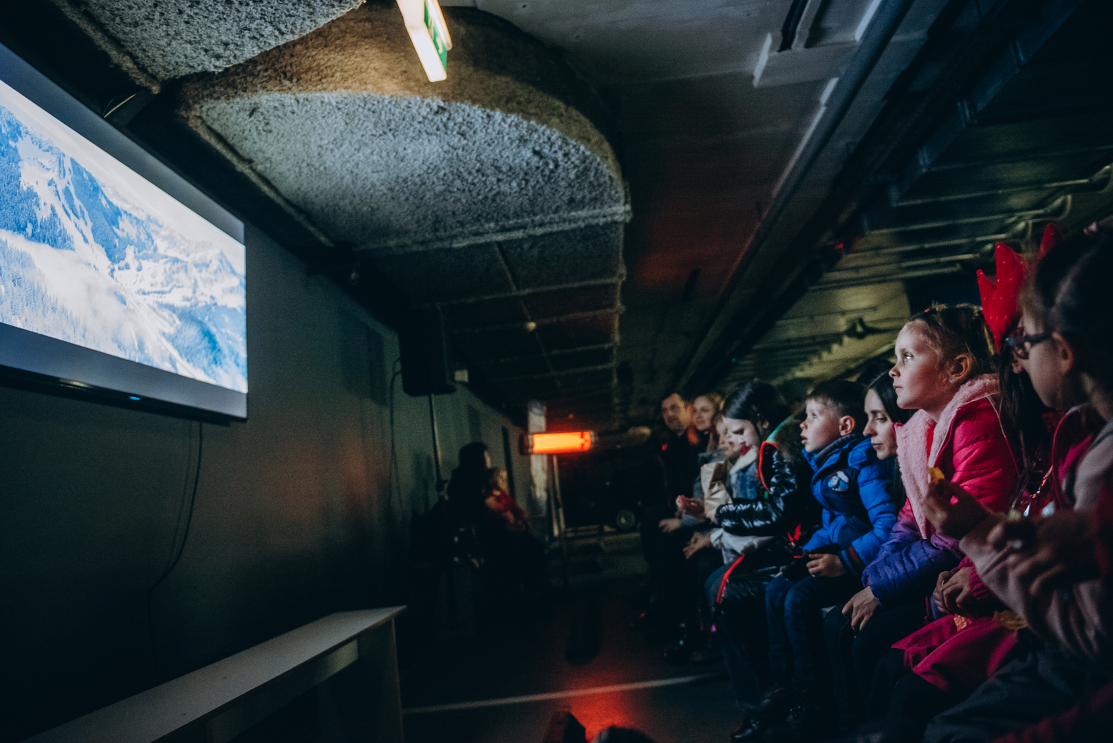 Теплі покази S Миколая в укритті image-102