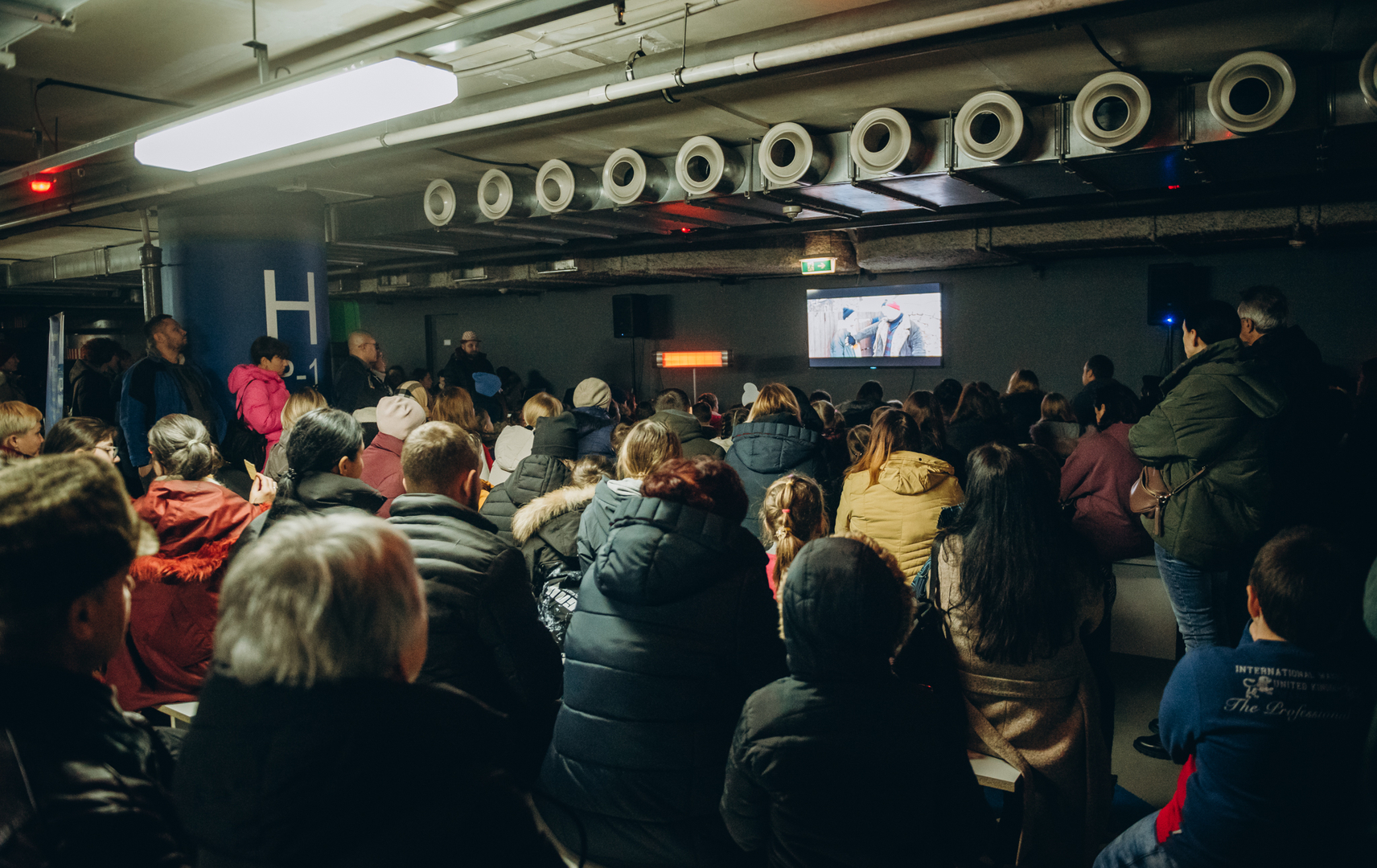 Теплі покази S Миколая в укритті image-103