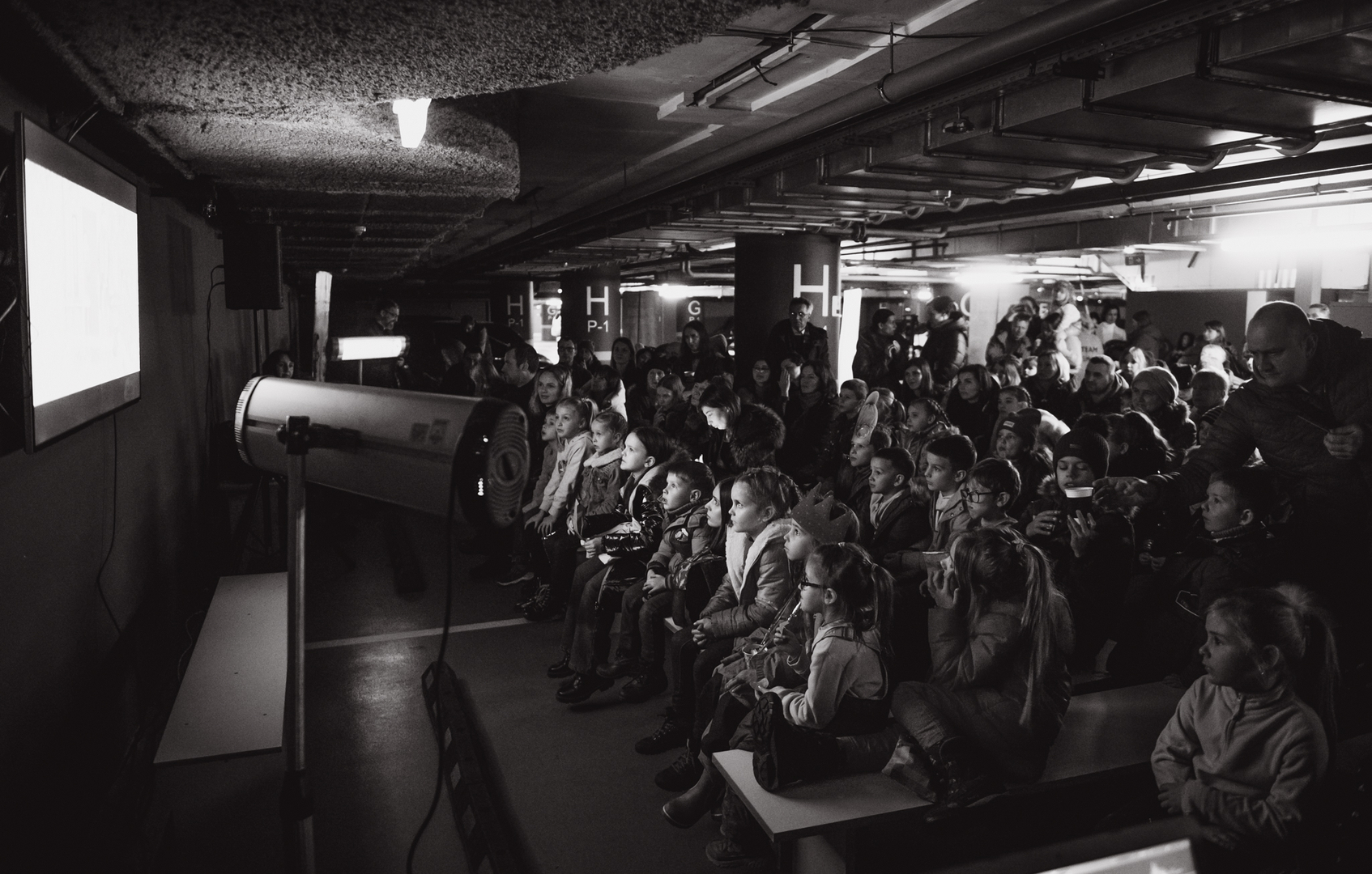 Теплі покази S Миколая в укритті image-105