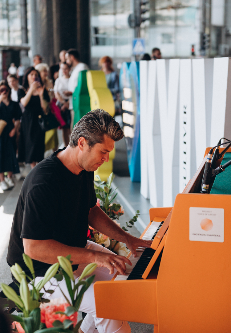 Піаніно до Дня Києва, виступ Євгена Хмари image-59