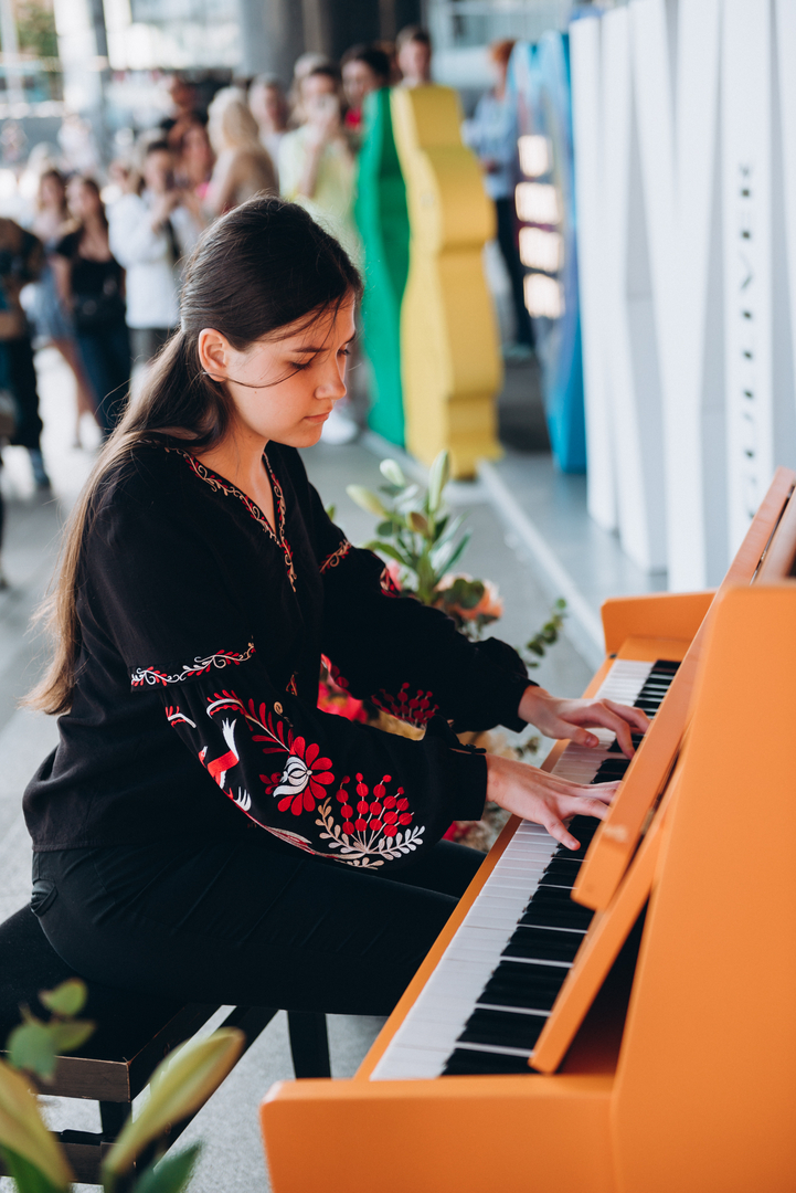 Піаніно до Дня Києва, виступ Євгена Хмари image-64