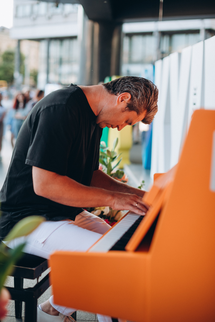 Піаніно до Дня Києва, виступ Євгена Хмари image-102