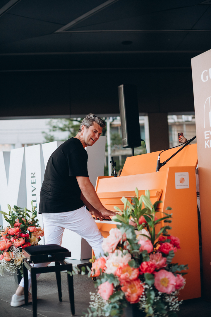 Піаніно до Дня Києва, виступ Євгена Хмари image-126