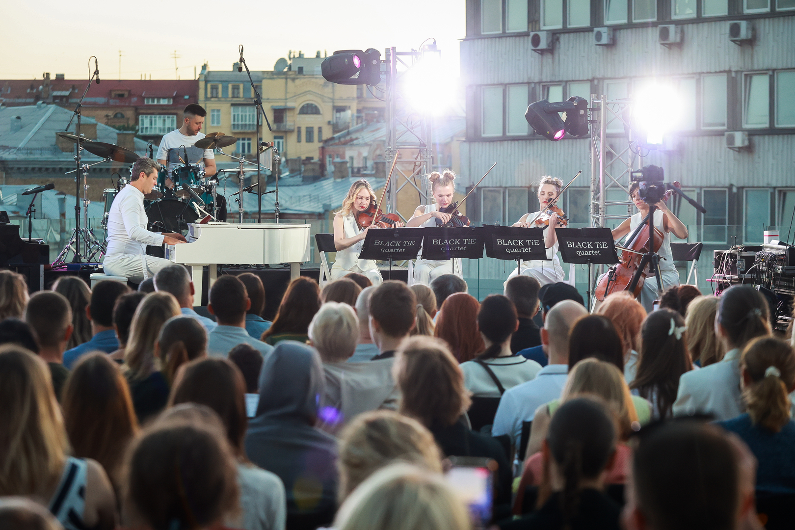 Євген Хмара на даху Gulliver image-3