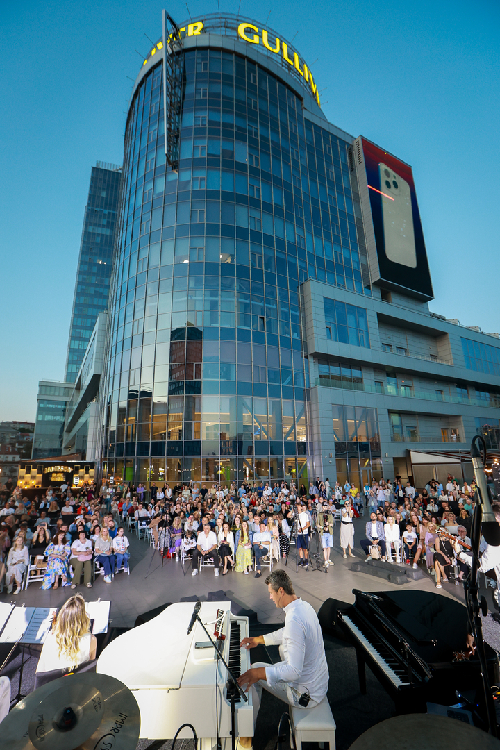 Євген Хмара на даху Gulliver image-14