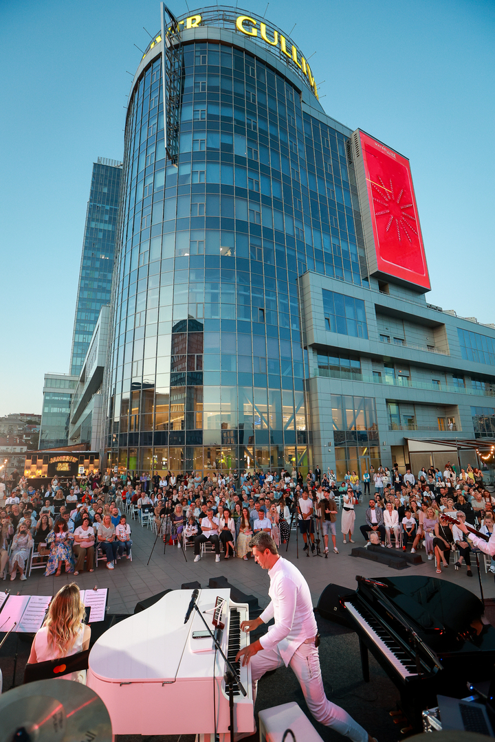 Євген Хмара на даху Gulliver image-15