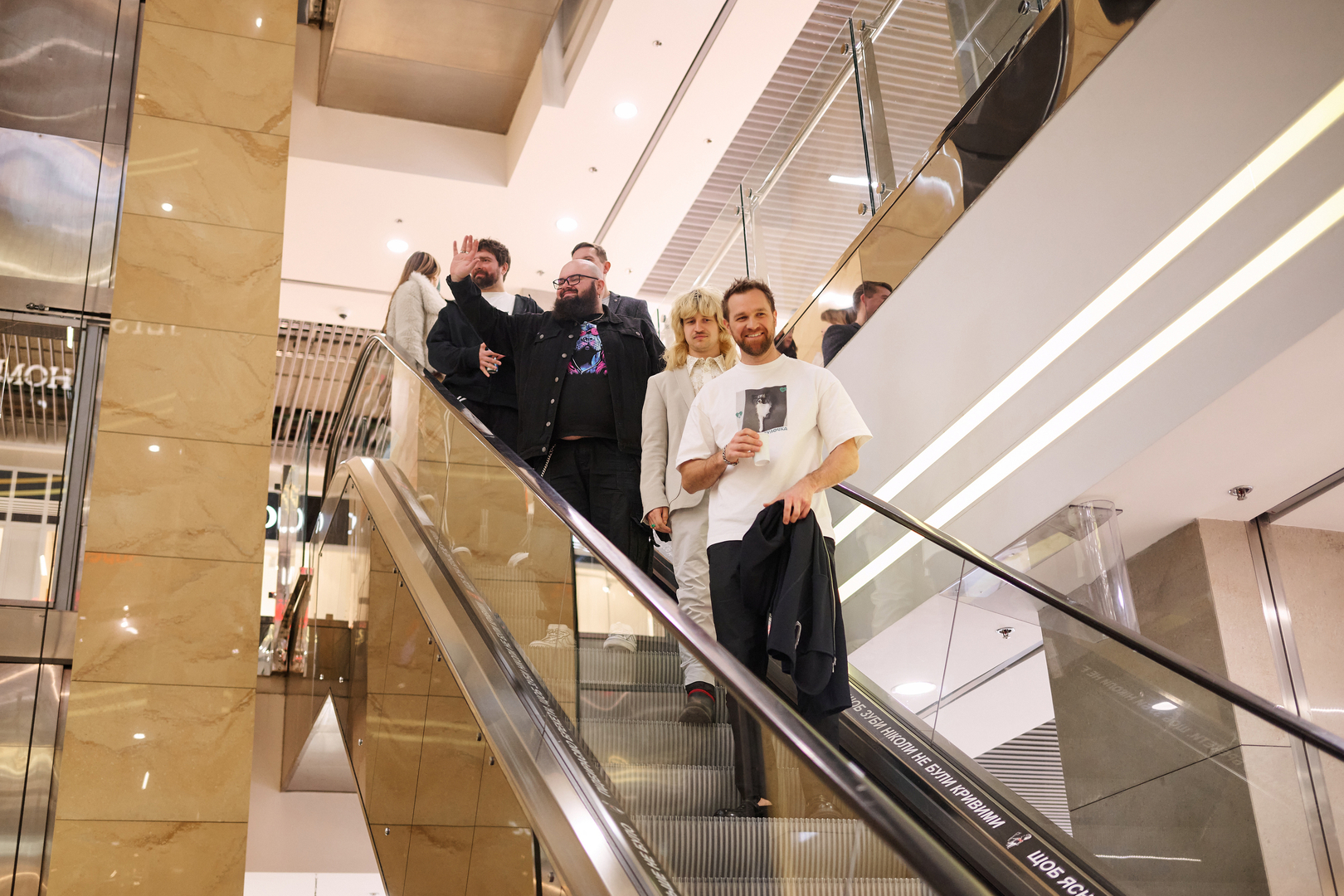 Автограф-сесія з акторами фільму &quot;Песики&quot; image-3