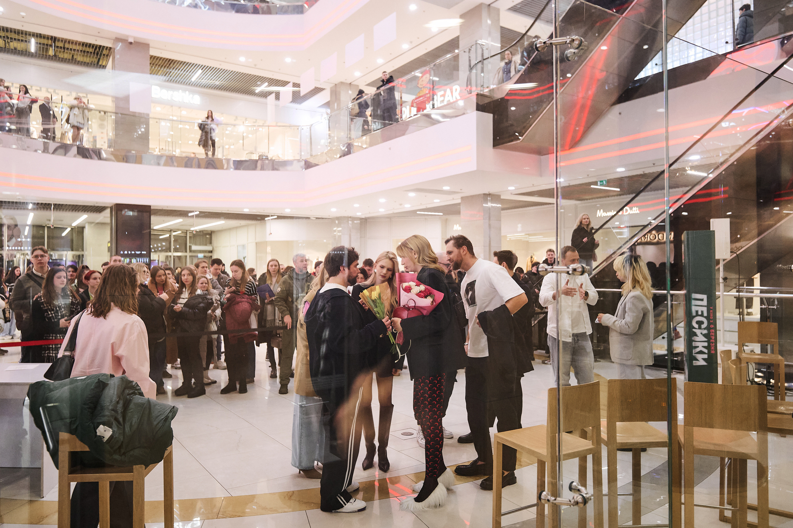 Автограф-сесія з акторами фільму &quot;Песики&quot; image-89