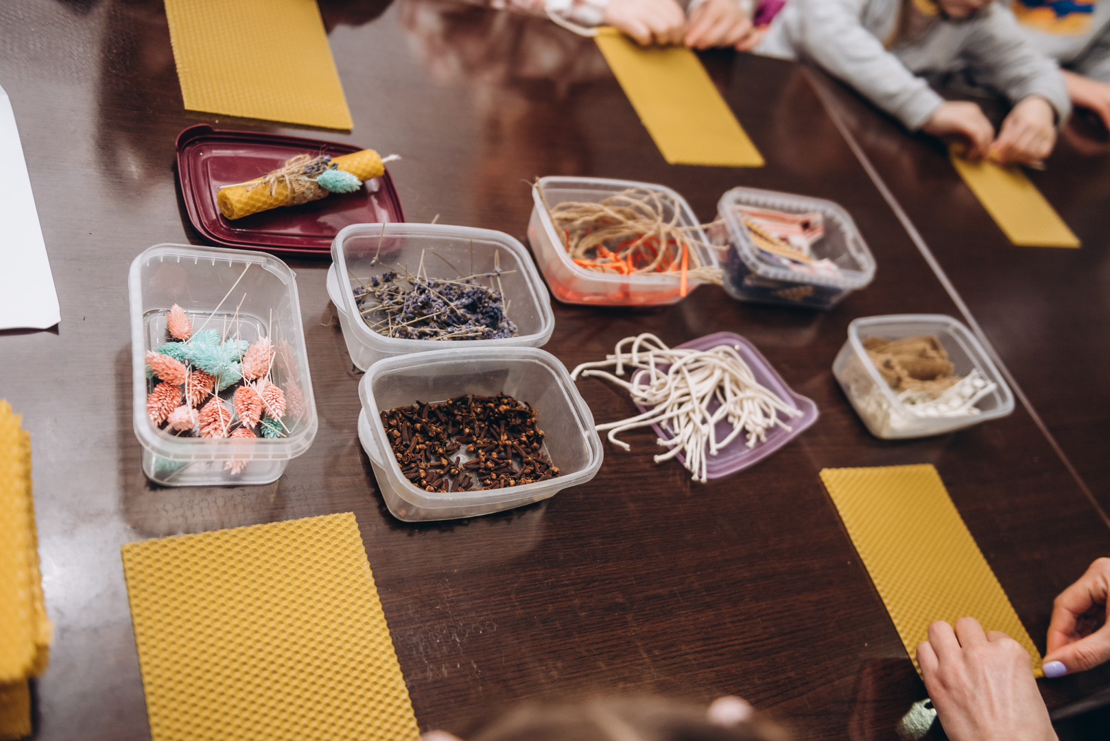 Workshops on making honey candles and decorating jugs image-4