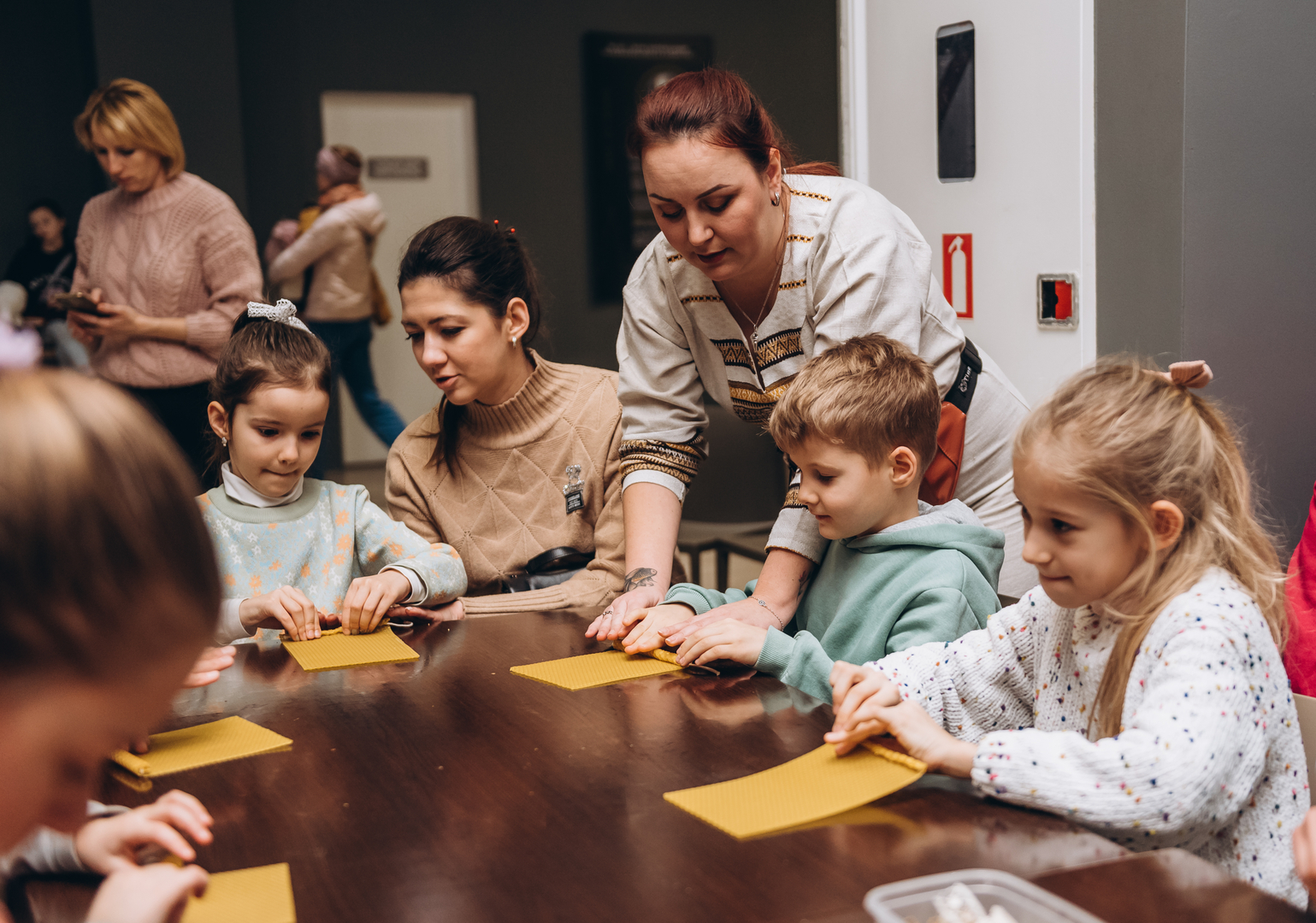Workshops on making honey candles and decorating jugs image-5