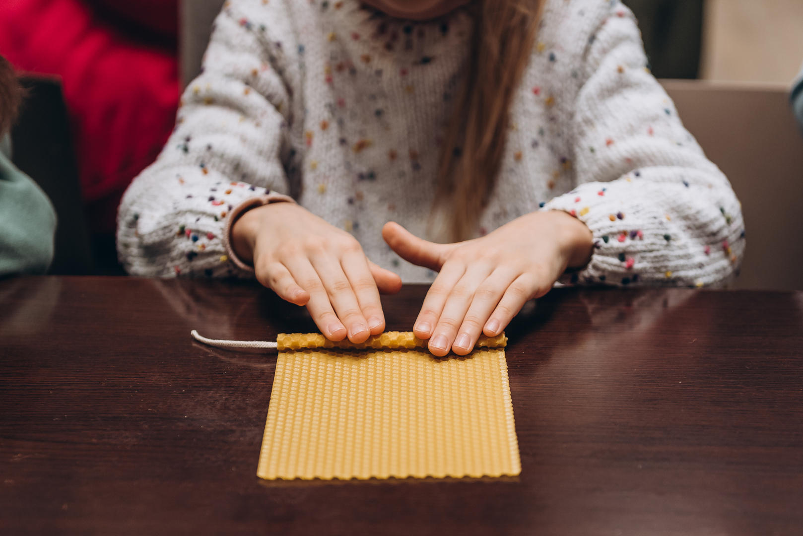 Workshops on making honey candles and decorating jugs image-7
