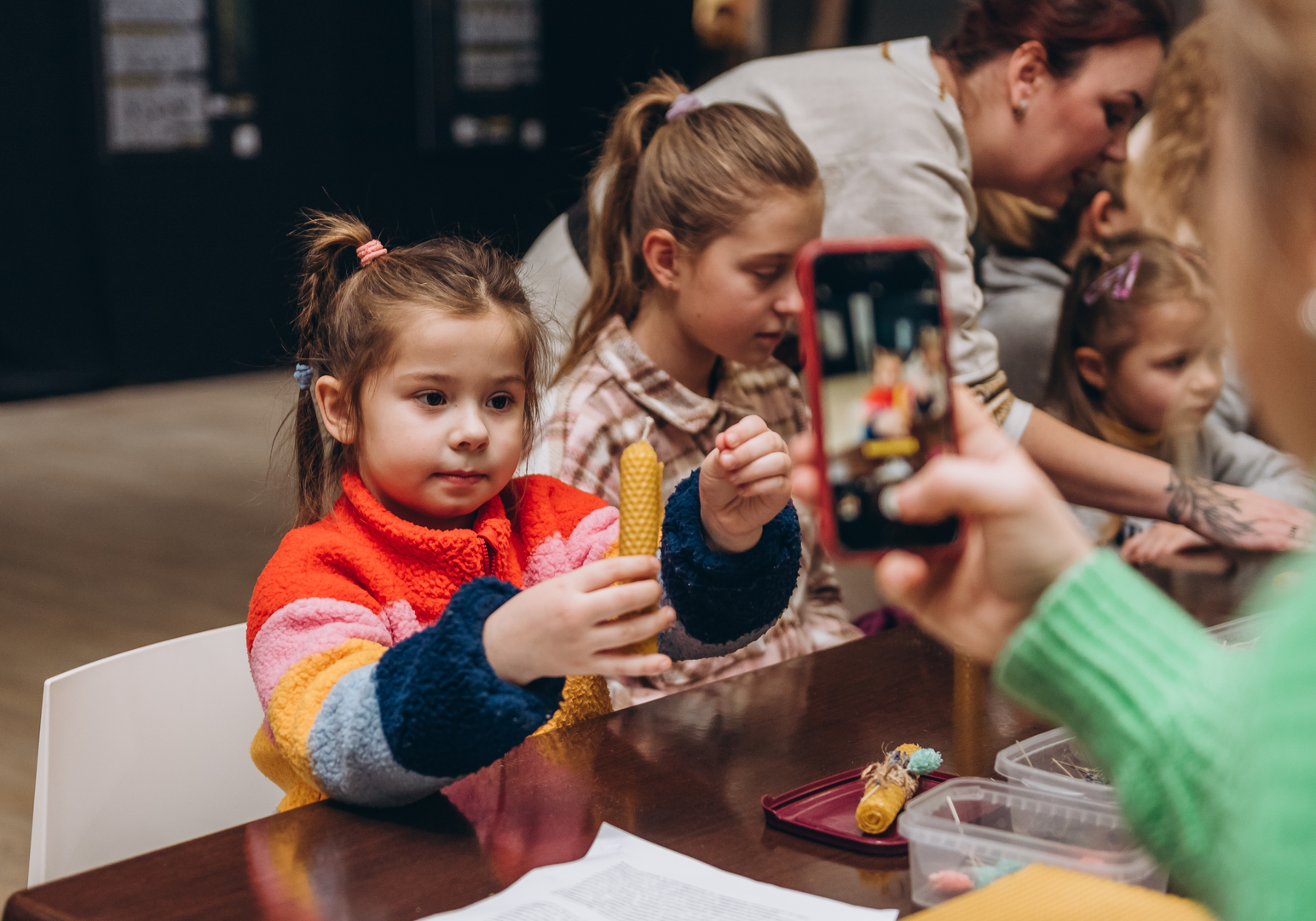 Workshops on making honey candles and decorating jugs image-10