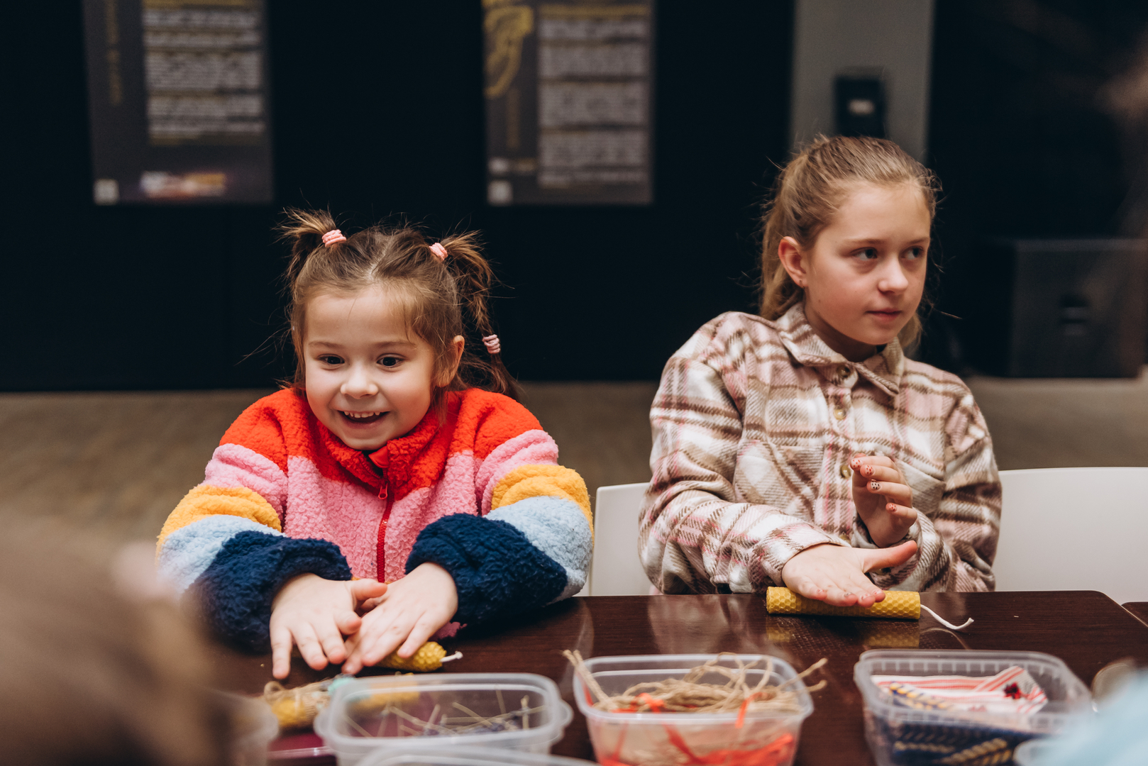 Workshops on making honey candles and decorating jugs image-12