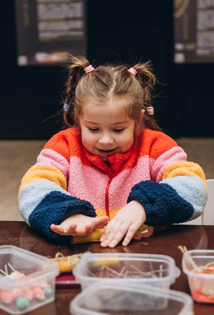 Workshops on making honey candles and decorating jugs image-13