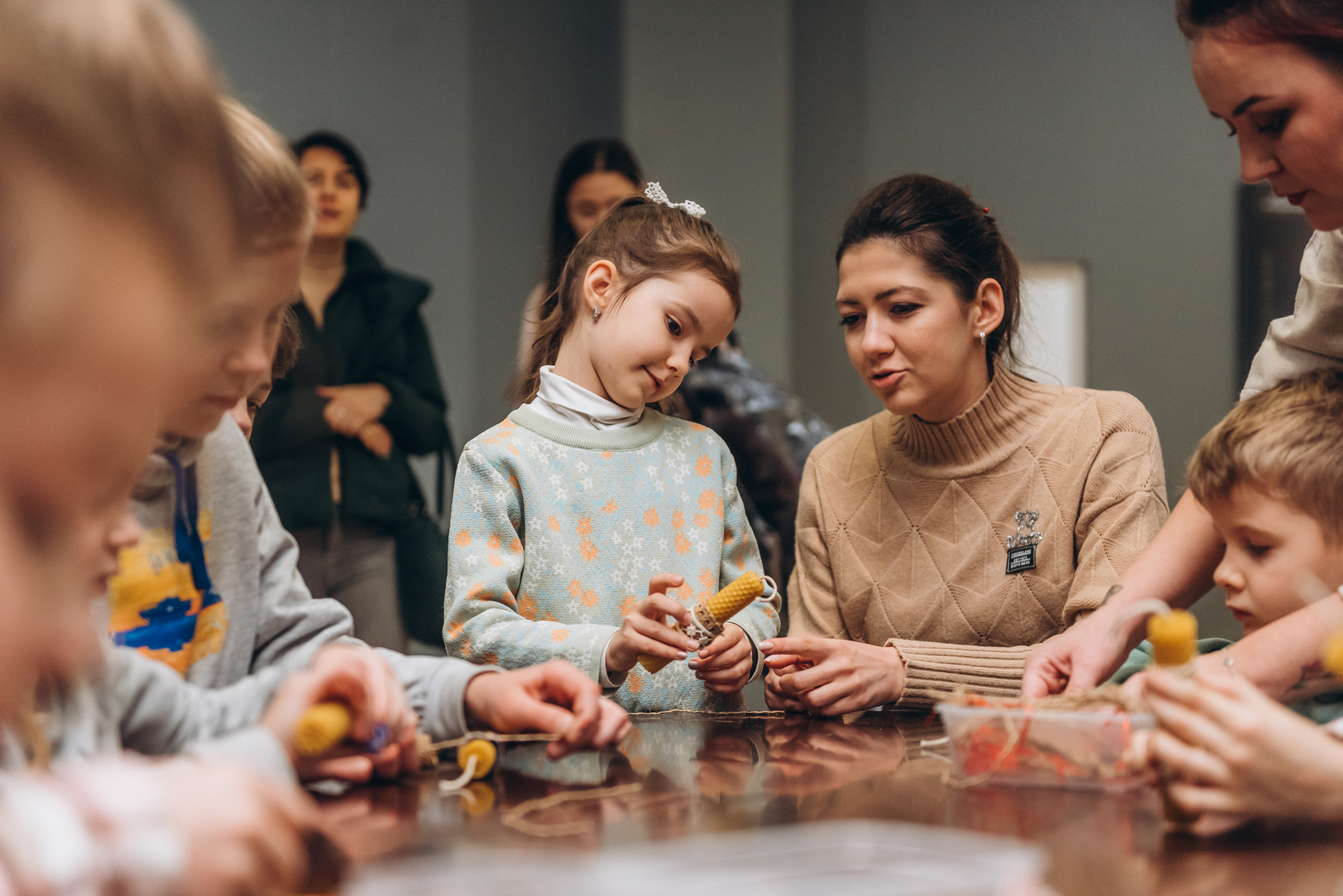 Workshops on making honey candles and decorating jugs image-16