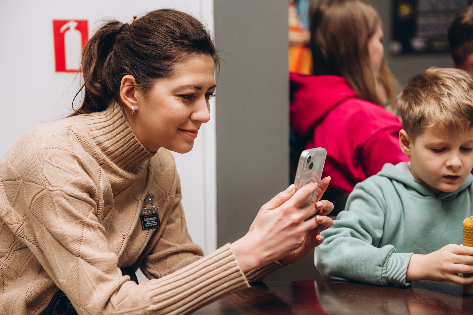 Workshops on making honey candles and decorating jugs image-17