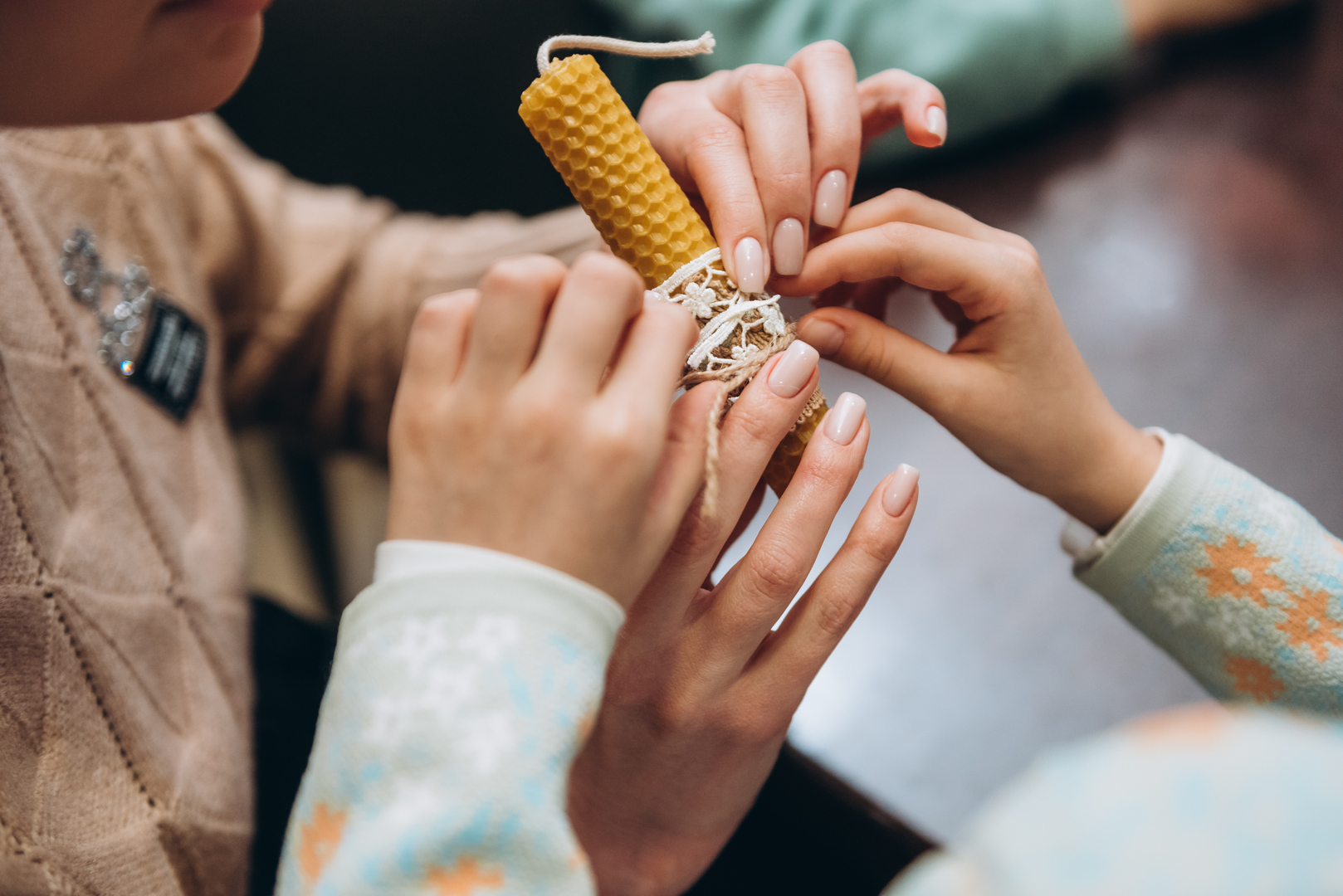 Workshops on making honey candles and decorating jugs image-21