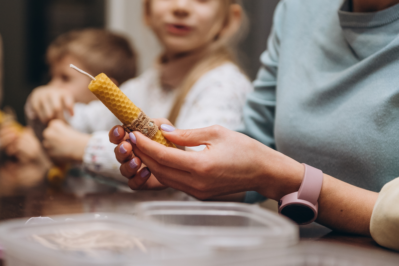 Workshops on making honey candles and decorating jugs image-23