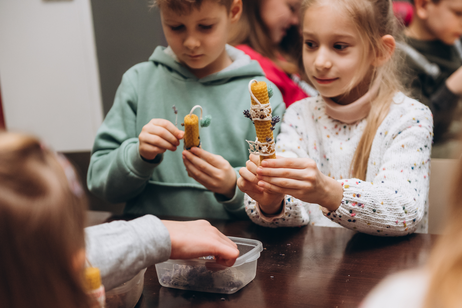 Workshops on making honey candles and decorating jugs image-25