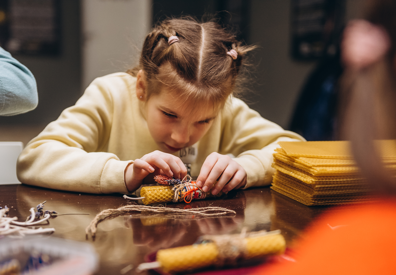 Workshops on making honey candles and decorating jugs image-26