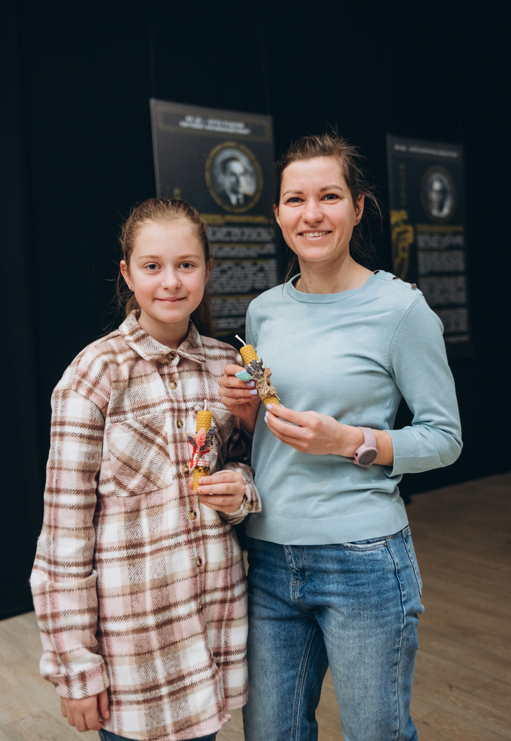 Workshops on making honey candles and decorating jugs image-28