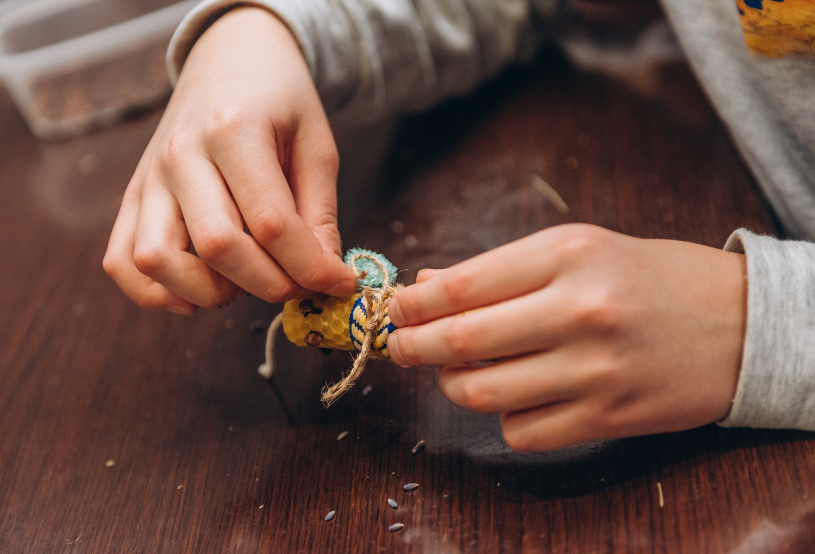 Workshops on making honey candles and decorating jugs image-30