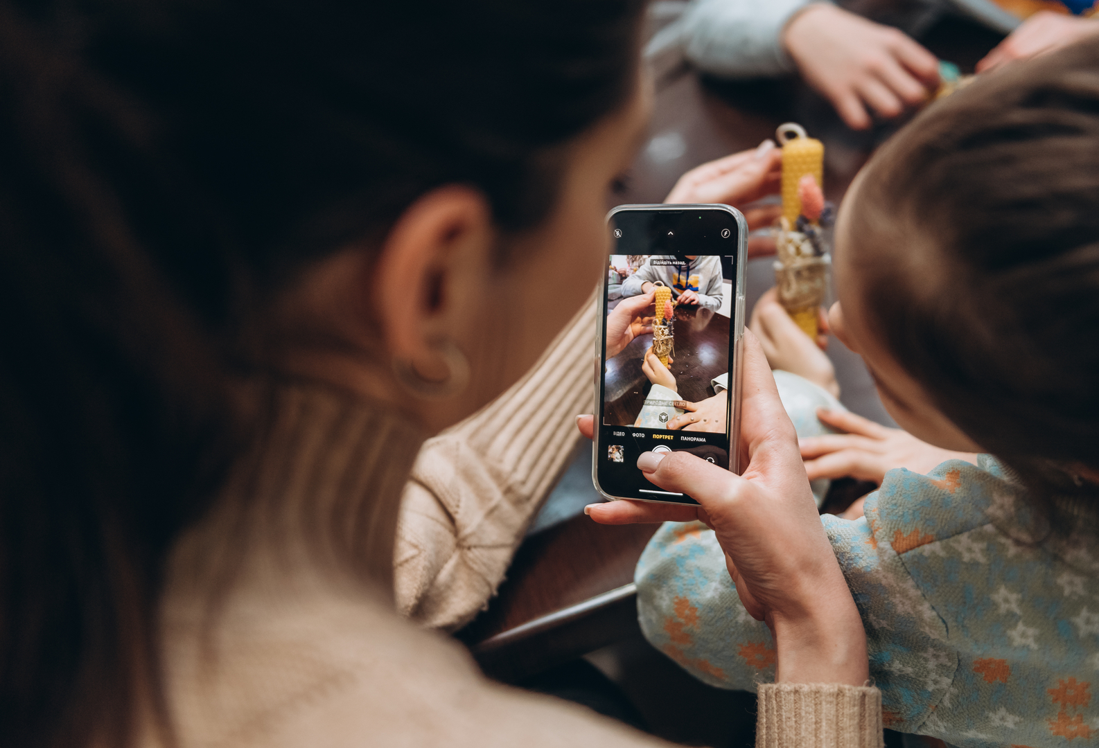 Workshops on making honey candles and decorating jugs image-31