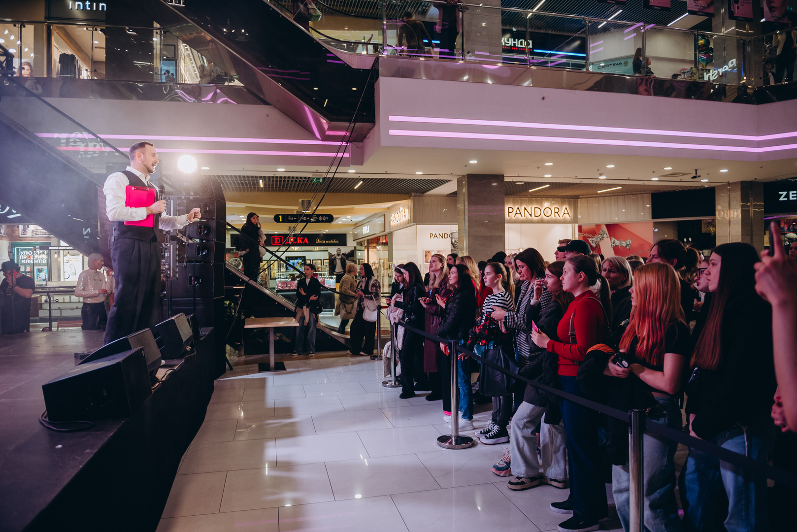 &quot;Весна у Gulliver – час святкувати!&quot; за участі: Єгора Андрюшина, Насті Цимбалару, Олени Тополі та Валентини Олеярник та розіграш від TOUS  image-145