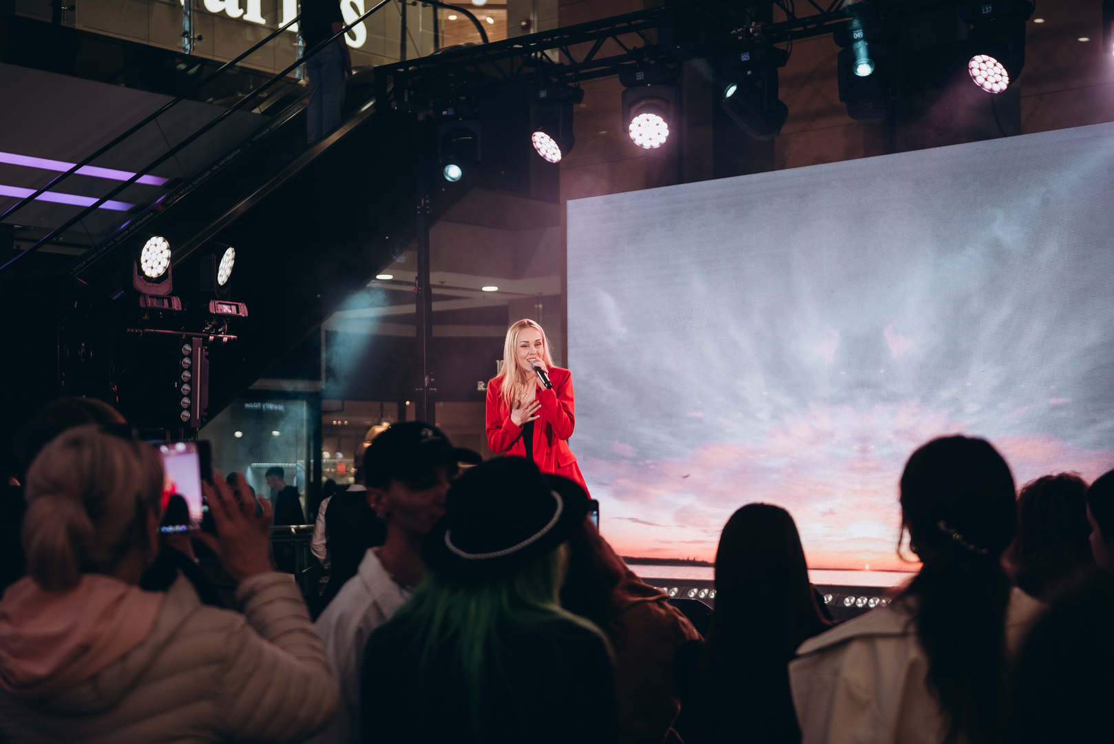 &quot;Весна у Gulliver – час святкувати!&quot; за участі: Єгора Андрюшина, Насті Цимбалару, Олени Тополі та Валентини Олеярник та розіграш від TOUS  image-204