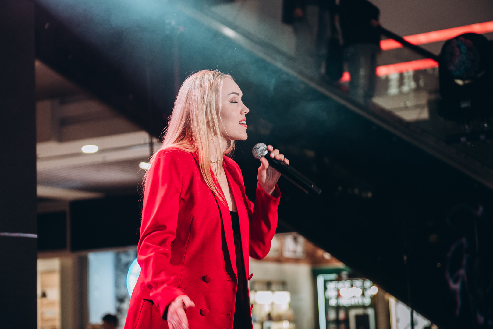 &quot;Весна у Gulliver – час святкувати!&quot; за участі: Єгора Андрюшина, Насті Цимбалару, Олени Тополі та Валентини Олеярник та розіграш від TOUS  image-209