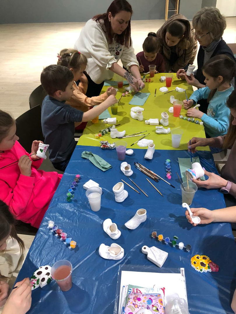 Workshops on making honey candles and decorating jugs image-33